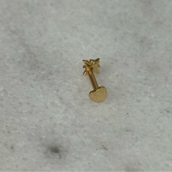 Gold Crystal Star Burst Cartilage Earring 

Brand New - Picture 2 of 4